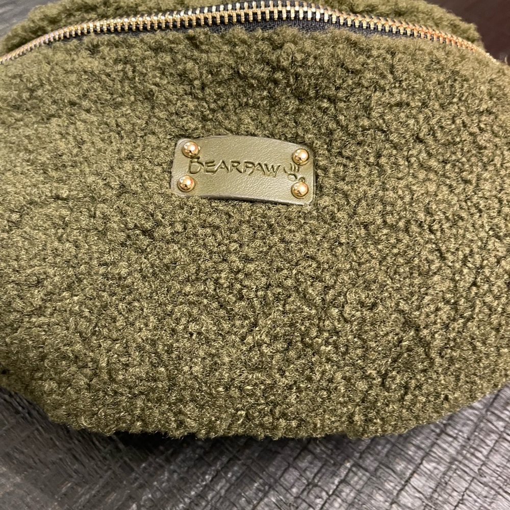 BEARPAW SHEARLING FANNY PACK CROSSBODY BELT BAG NWT - Picture 4 of 11
